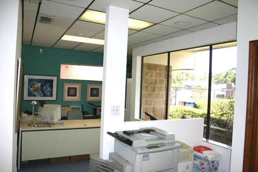 More Photos Of 808 W Waters Ave, Tampa Office For Sale