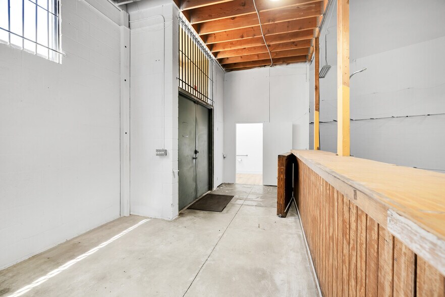 More Photos Of 4931 Venice Blvd, Los Angeles Storefront For Lease