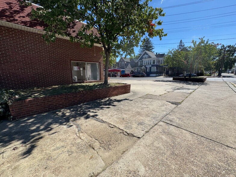 More Photos Of 17 Broadway, Gloucester City Restaurant For Sale