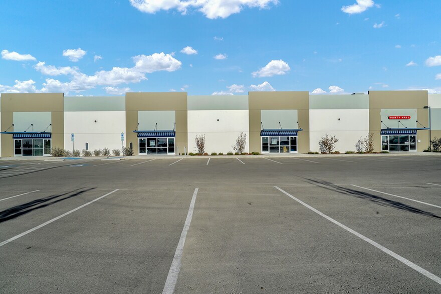 More Photos Of 1000 Diesel Dr, El Paso Light Distribution For Lease