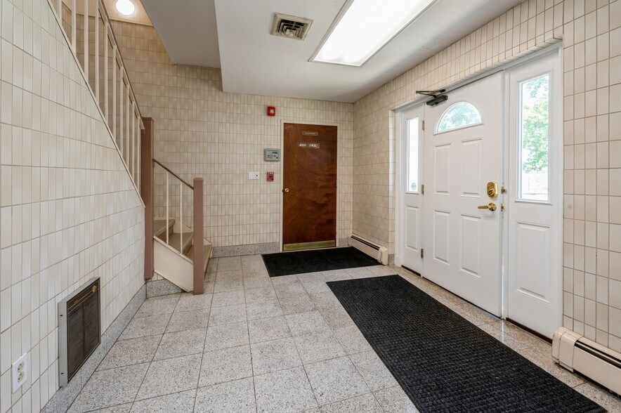 More Photos Of 270 White Plains Rd, Eastchester Medical For Lease