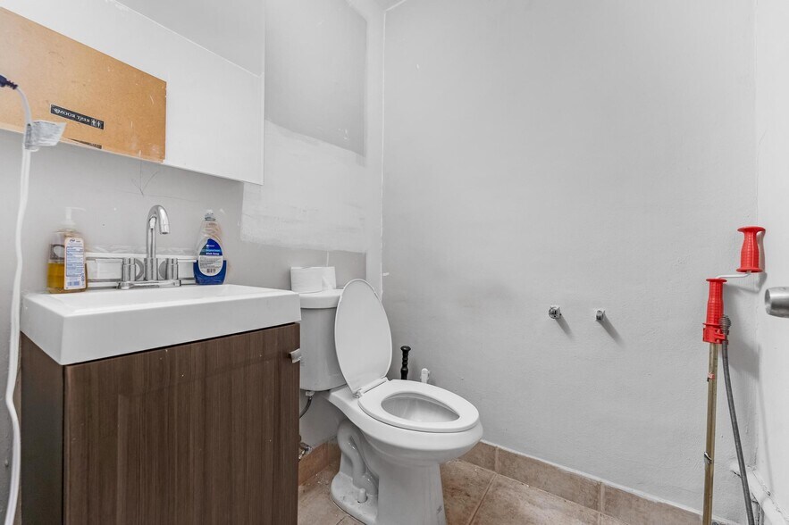 More Photos Of 2201-2227 SW 57th Ave, West Park Warehouse For Sale
