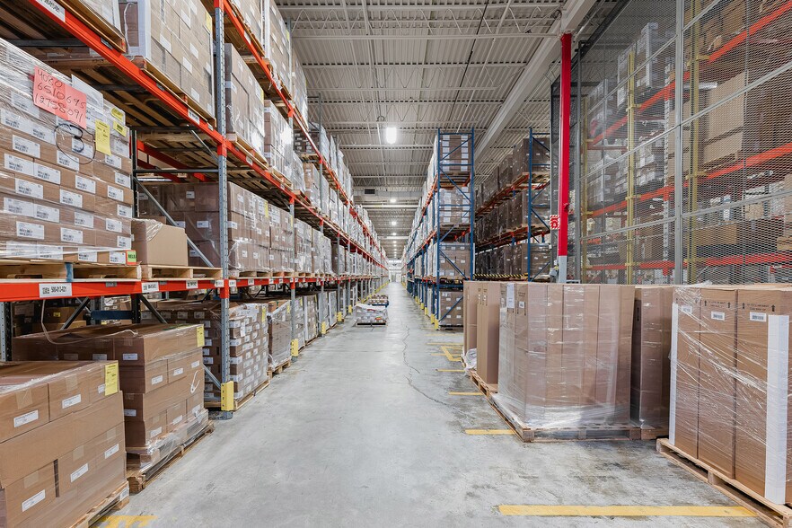 More Photos Of 1375 Rue Newton, Boucherville Industrial For Sale