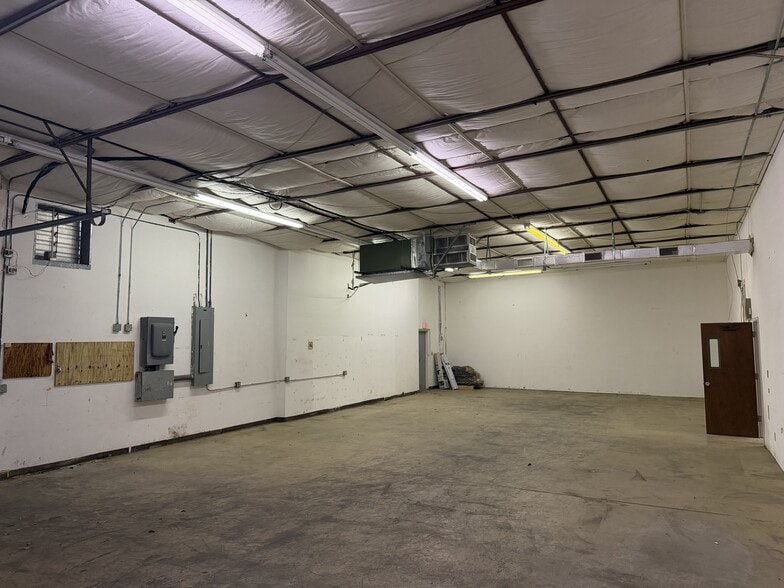 More Photos Of 9225 Ulmerton Rd, Largo Light Manufacturing For Sale