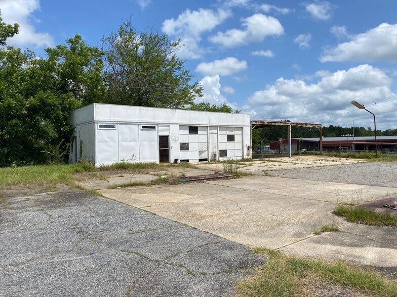 Primary Photo Of 124 Bowens Mill Hwy, Fitzgerald Auto Repair For Sale