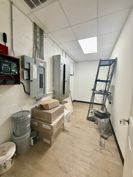 More Photos Of 12971 Westheimer Rd, Houston Freestanding For Lease