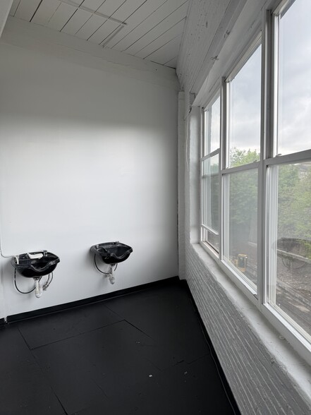 More Photos Of 60 Dickerson St, Newark Light Manufacturing For Lease