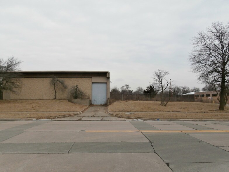 More Photos Of 80-90 North St, Park Forest Manufacturing For Lease