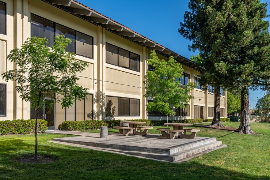 More Photos Of 3840 Rosin Ct, Sacramento Office For Lease