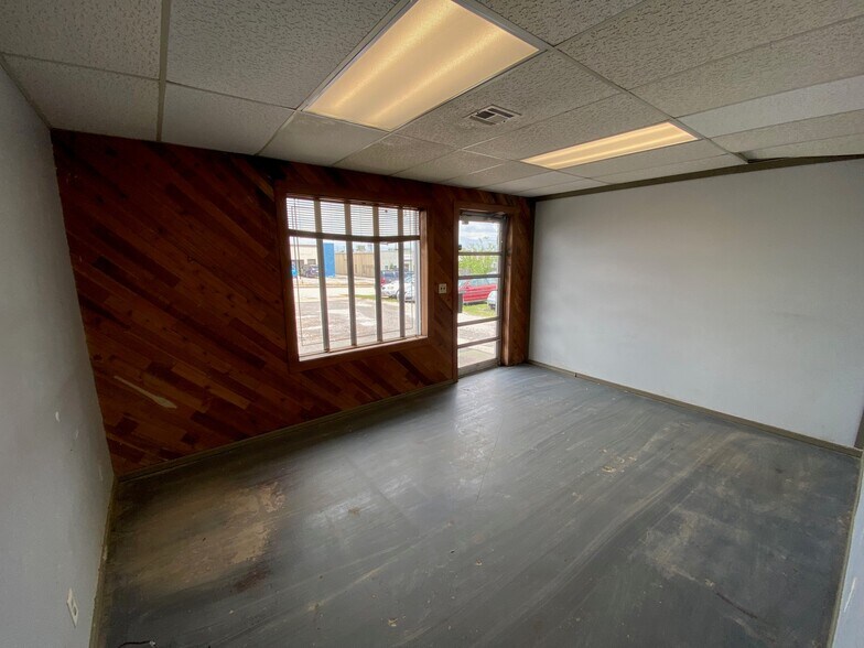 More Photos Of 7648 E 46th Pl, Tulsa Office For Sale