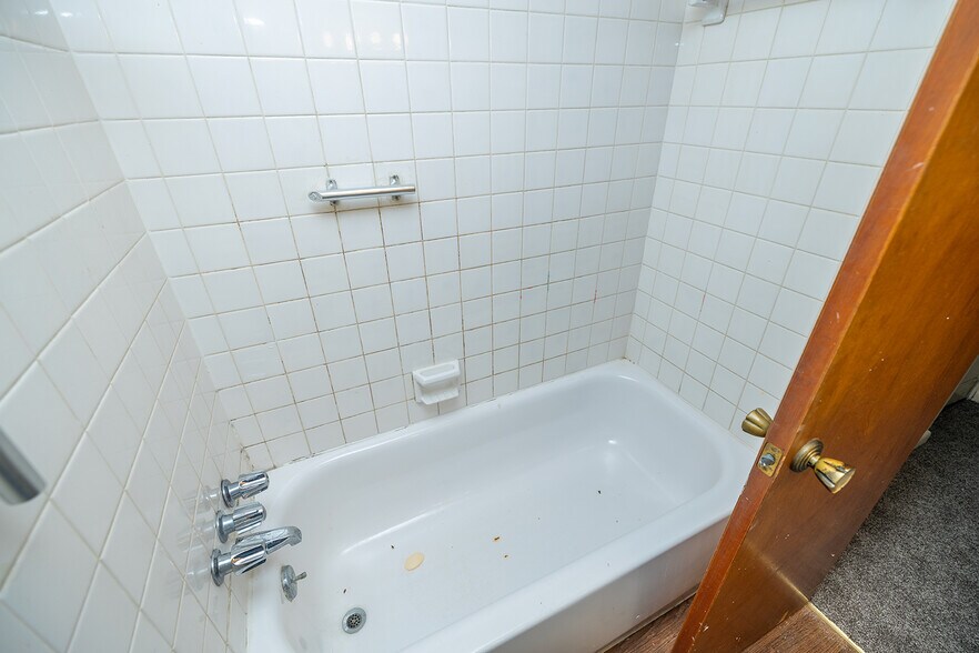 More Photos Of 2520 E Lincoln St, Wichita Apartments For Sale