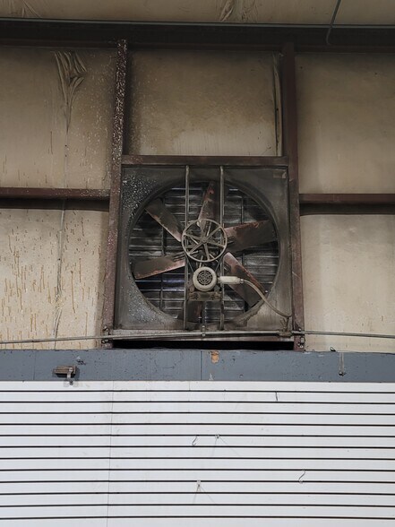 More Photos Of 148 Industrial Park Dr, Rockingham Warehouse For Sale