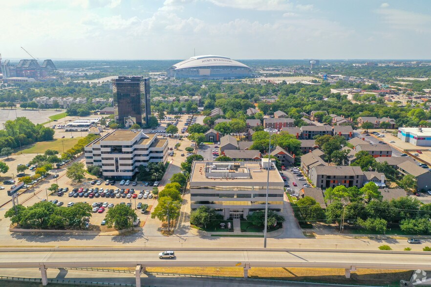 More Photos Of 1112 E Copeland Rd, Arlington Office For Lease