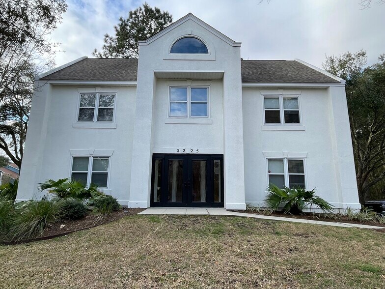 Primary Photo Of 2225 Ashley Crossing Dr, Charleston Office Residential For Lease
