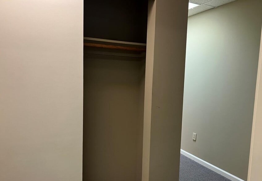 More Photos Of 1597 W Ridge Rd, Rochester Office For Lease