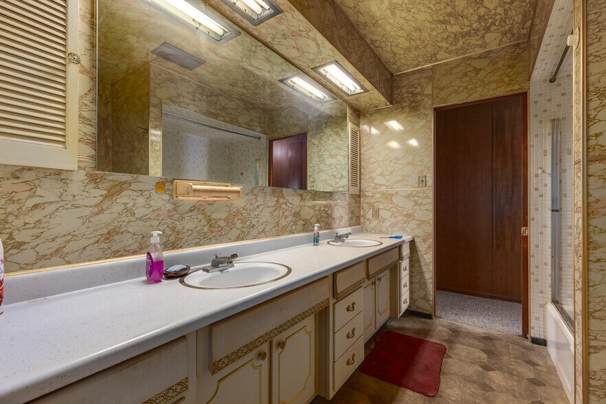 More Photos Of 425 W Main St, Staunton Office For Sale