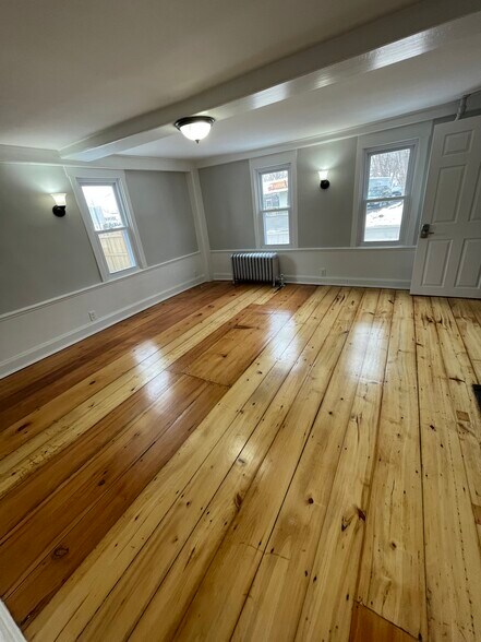 More Photos Of 3 Portsmouth Ave, Exeter General Retail For Lease