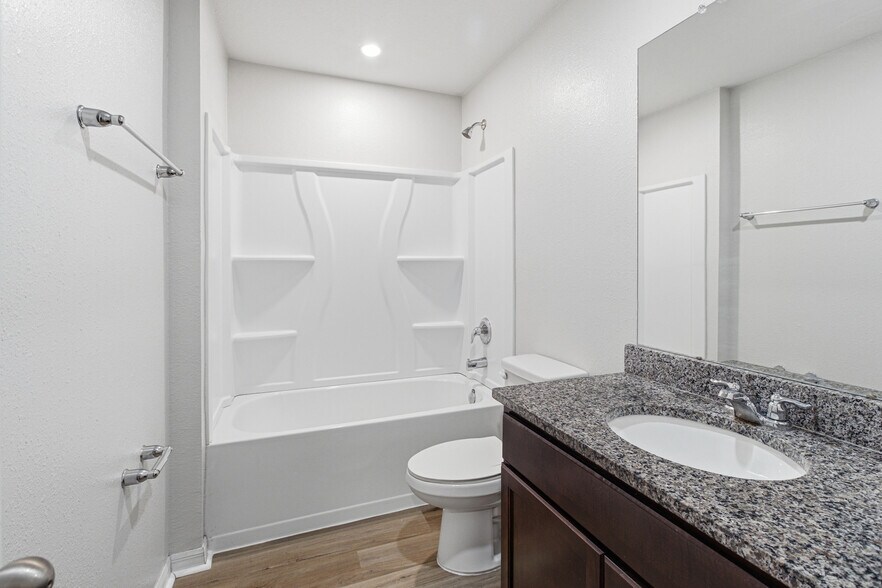 More Photos Of 7368 Mailes Ct, Jacksonville Multifamily For Sale