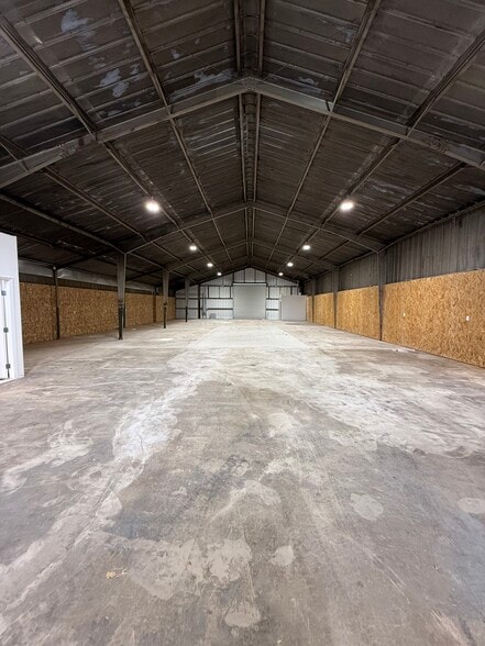 More Photos Of 1122 33rd St, Bakersfield Warehouse For Lease