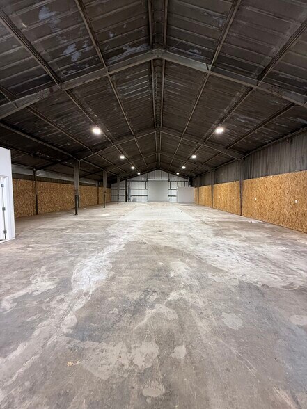 More Photos Of 1122 33rd St, Bakersfield Warehouse For Sale