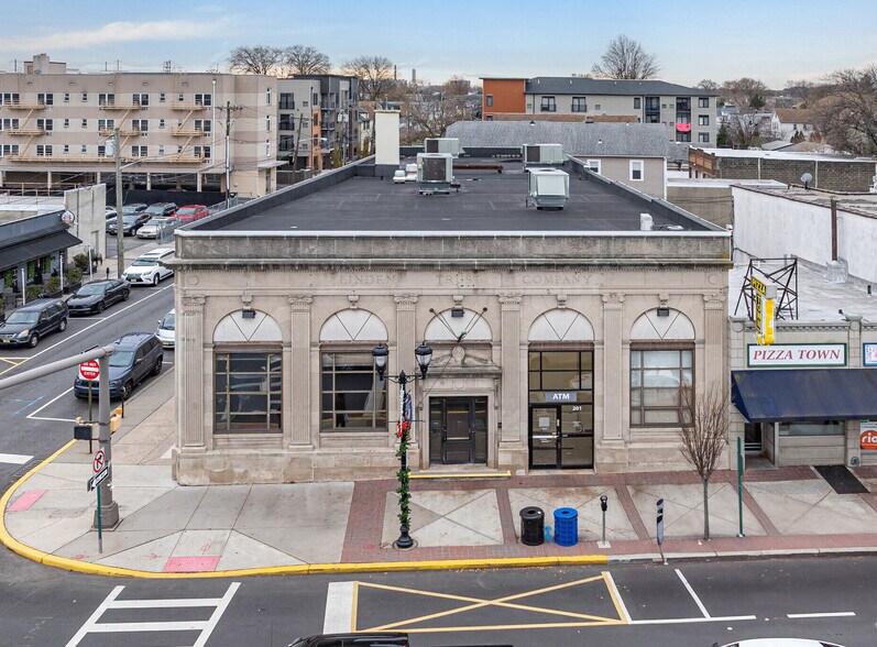 Primary Photo Of 201 N Wood Ave, Linden Bank For Lease
