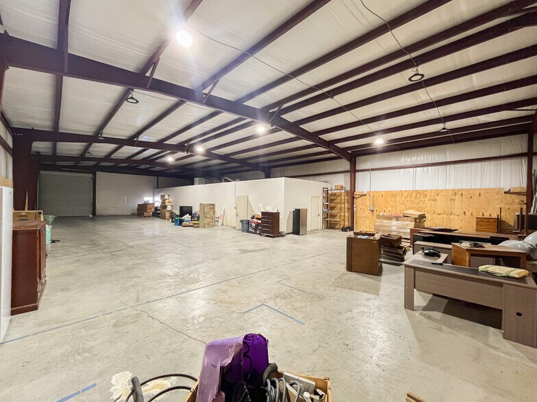 More Photos Of 211 Eastbank Dr, Gonzales Warehouse For Lease