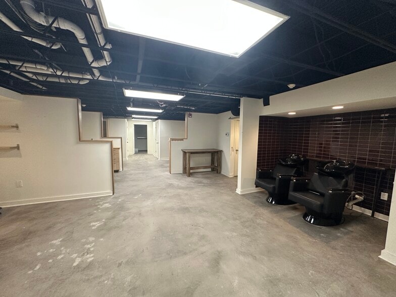 More Photos Of 8227 Woodmont Ave, Bethesda Storefront Retail Office For Lease