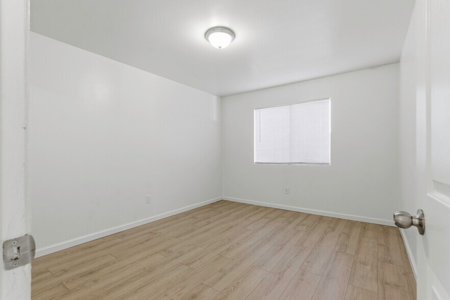 More Photos Of 330 Roberts Ln, Bakersfield Apartments For Sale