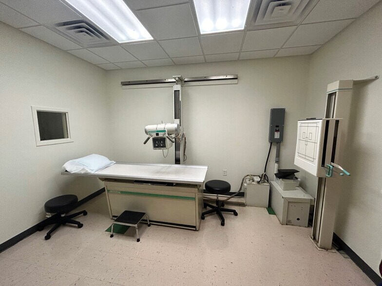 More Photos Of 128 NW 137th Dr, Jonesville Office For Lease
