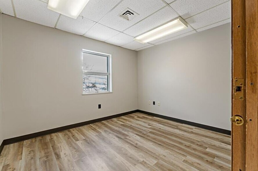 More Photos Of 892 Stoystown Rd, Somerset Office For Sale