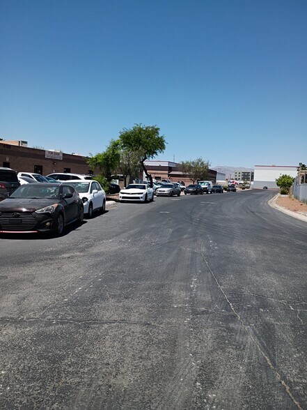 More Photos Of 4125 Arctic Spring Ave, Las Vegas Warehouse For Lease