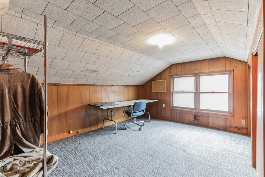 More Photos Of N11050 County Road A, Tomahawk Bar For Sale