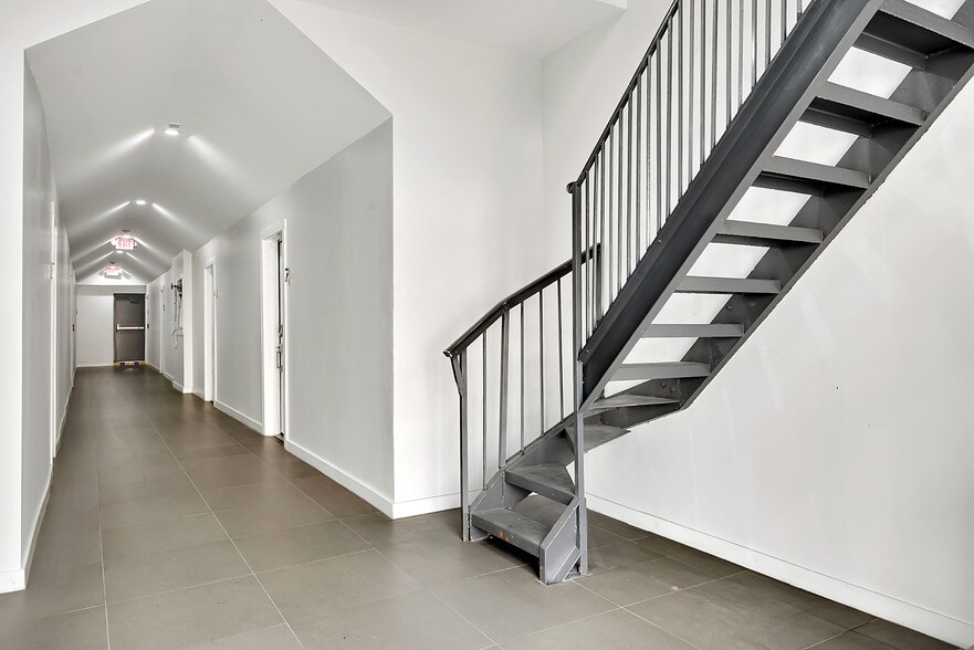 More Photos Of 924 Marseille Dr, Miami Beach Apartments For Sale