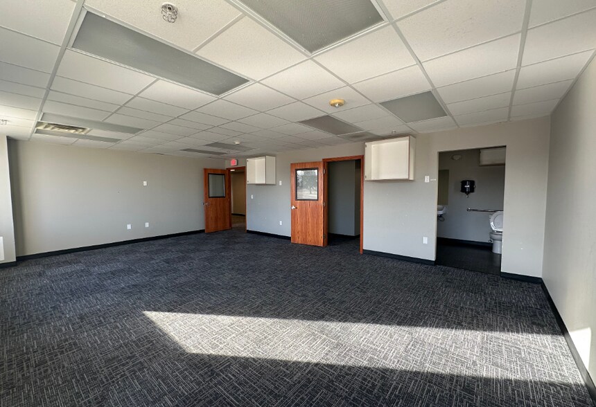 More Photos Of 711 N Lake Ave, Sioux Falls Office For Sale