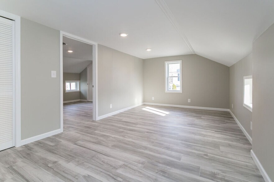 More Photos Of 4527 South St, Jamesville General Retail For Sale