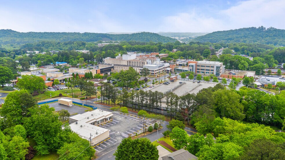 More Photos Of 1401 Applewood Dr, Dalton Medical For Lease