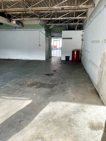 More Photos Of 3022-3026 E Michigan Ave, Lansing Freestanding For Sale