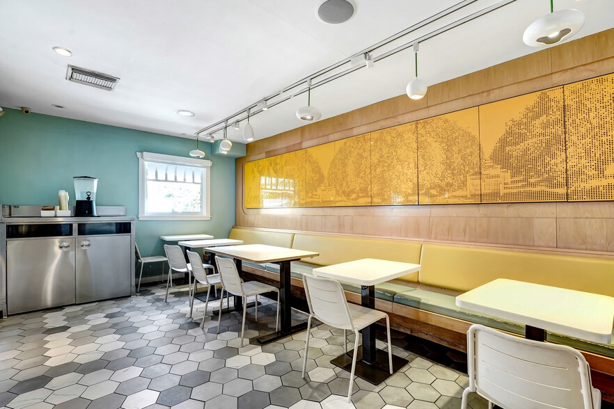 More Photos Of 626 N Larchmont Blvd, Los Angeles Restaurant For Lease