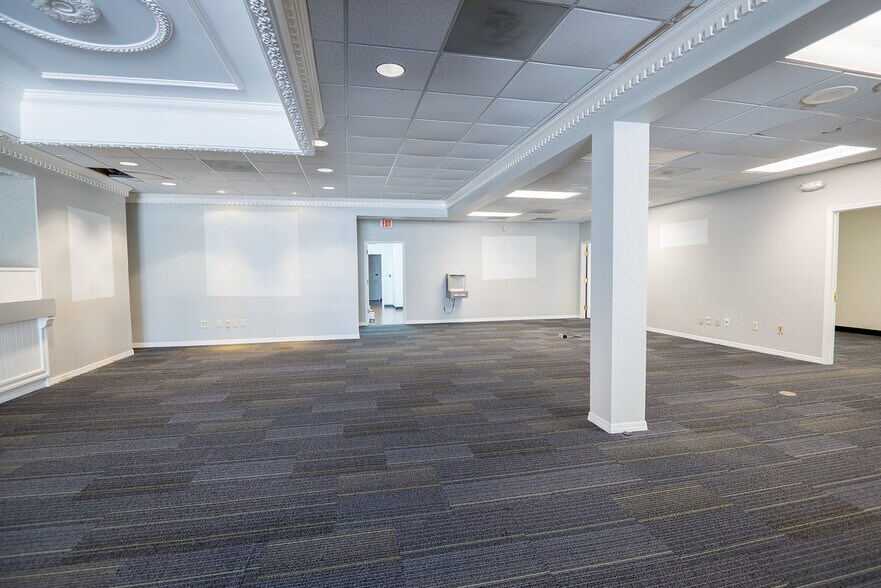 More Photos Of 300 W Main St, Lake Butler Storefront Retail Office For Sale