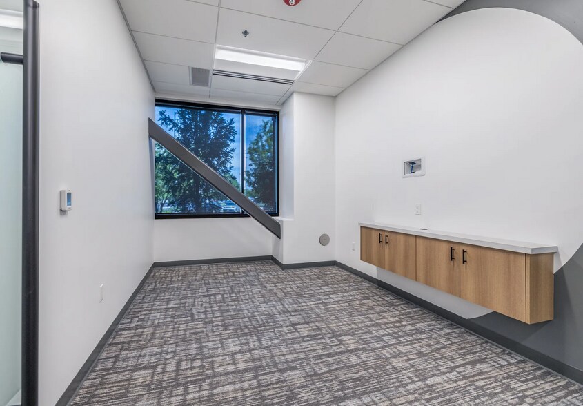 More Photos Of 2929 W Navigator Dr, Meridian Office For Lease