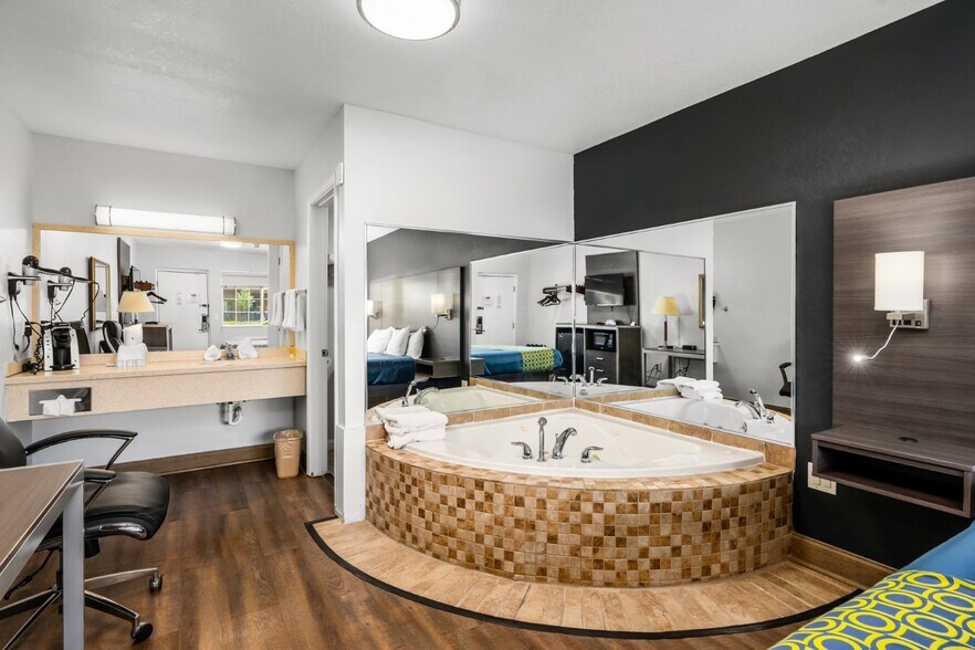 More Photos Of 4029 Marlane Dr, Grove City Hotel For Sale