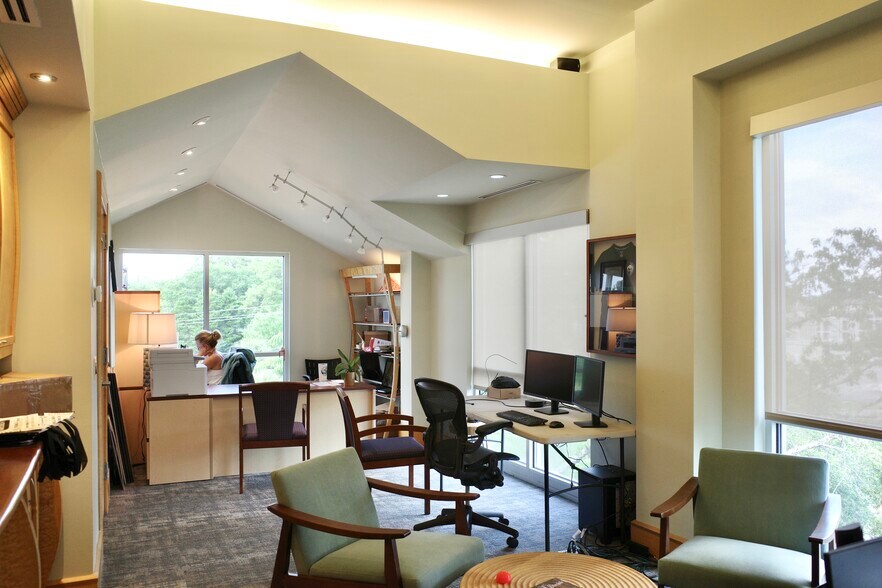 More Photos Of 2018 Eastwood Rd, Wilmington Office For Lease