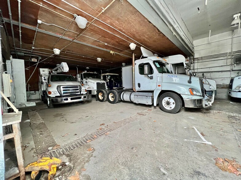 More Photos Of 560 Tarrytown Rd, White Plains Freestanding For Lease