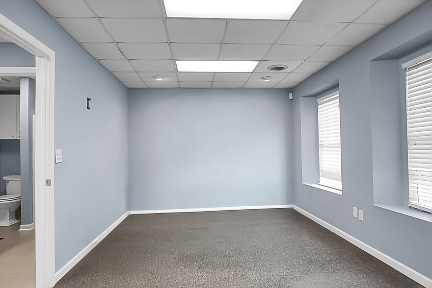 More Photos Of 1307 State Rd, Summerville Warehouse For Lease