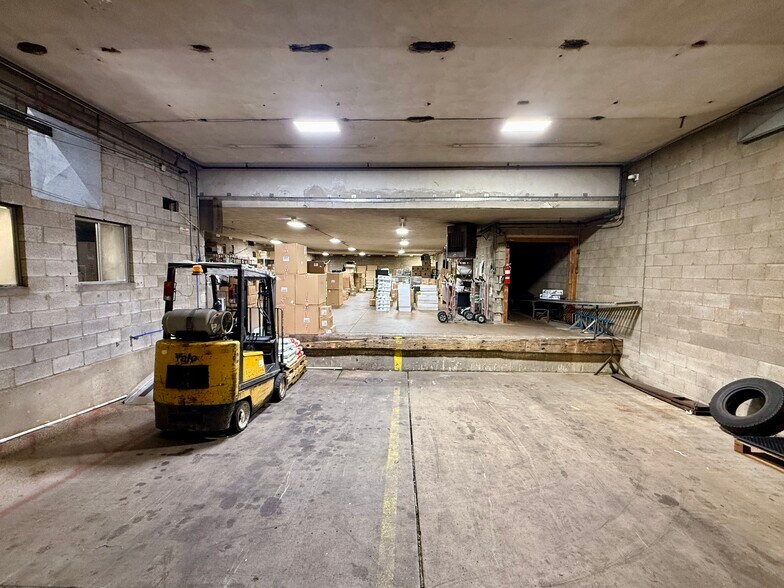 More Photos Of 2800 Penn Ave, Pittsburgh Showroom For Lease