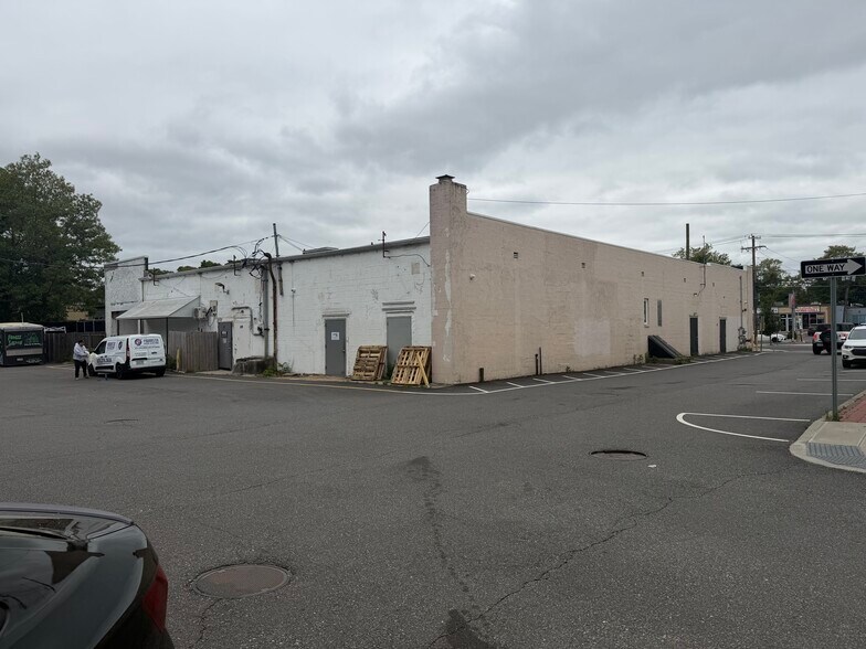 More Photos Of 419-437 Hawkins Ave, Ronkonkoma Storefront For Sale