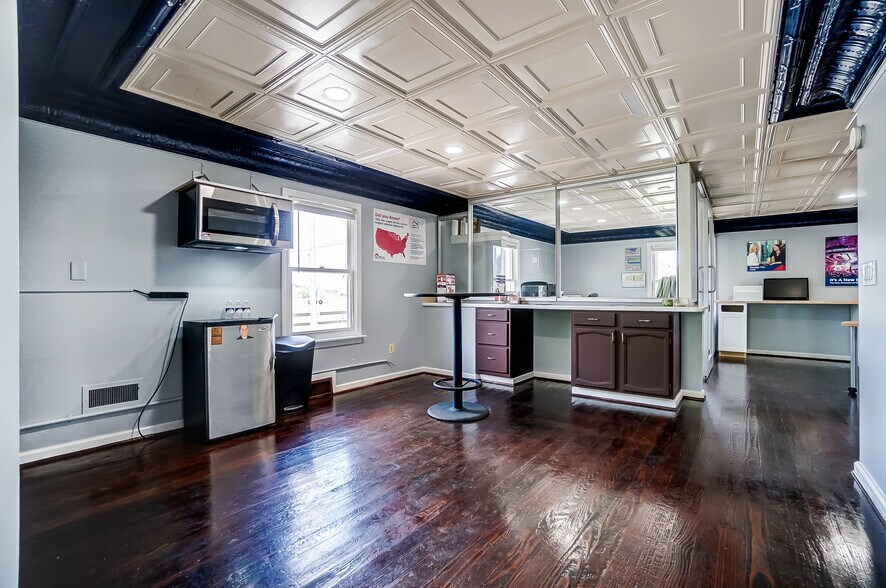 More Photos Of 1550 Lewis Center Rd, Lewis Center Freestanding For Sale