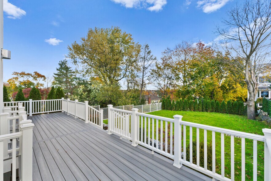 More Photos Of 151 Hamilton Ave, Greenwich Multifamily For Sale