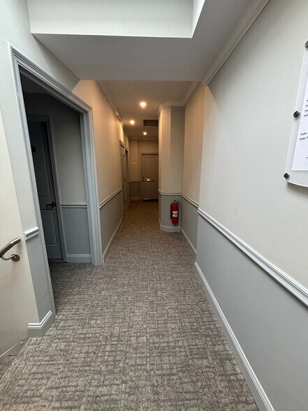 More Photos Of 2 Park Pl, Bronxville Storefront Retail Office For Lease