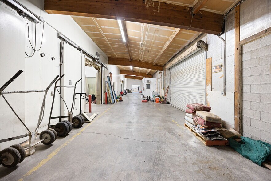 More Photos Of 81500 Industrial Pl, Indio Warehouse For Sale